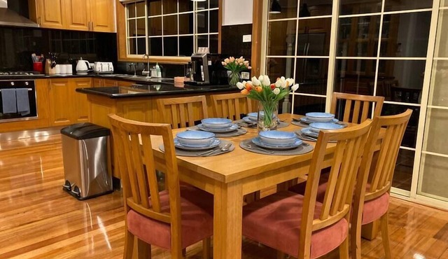 Style/Comfort/Spacious 4 Bedroom House plus study in Glenroy