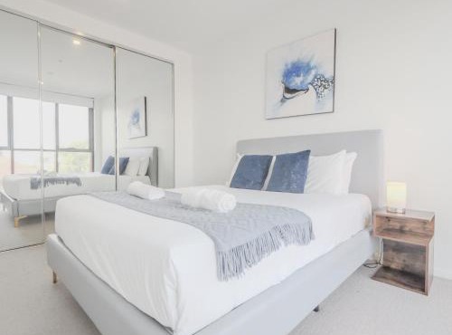 Stylish 1BR1BA apt in Footscray Pool Gym WIFI in Melbourne