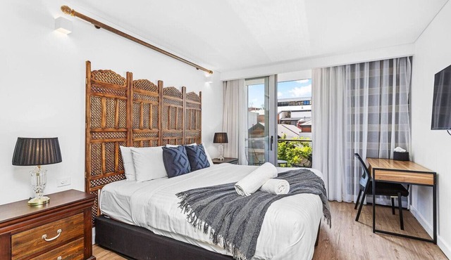 Stylish & Comfortable 1-Bedroom Hotel Room with Rooftop Access in Perth