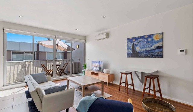 Stylish North Melbourne Stay, Minutes to CBD in North Melbourne