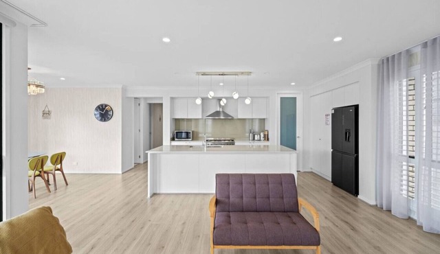 Stylish & Spacious 3BR 2BA in Spring Mountain in Spring Mountain