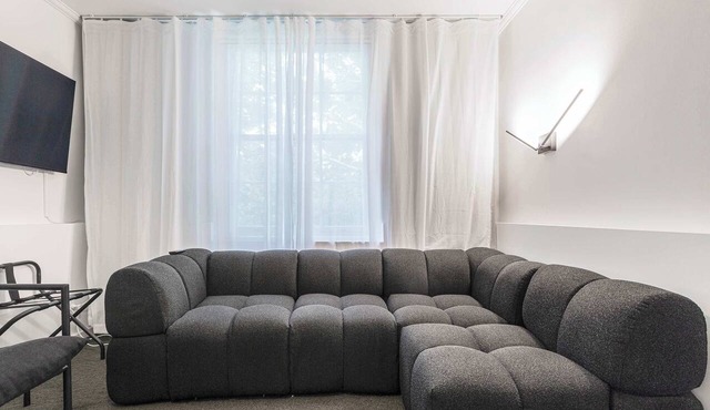 Stylish studio apartment opposite Carlton Gardens in Carlton