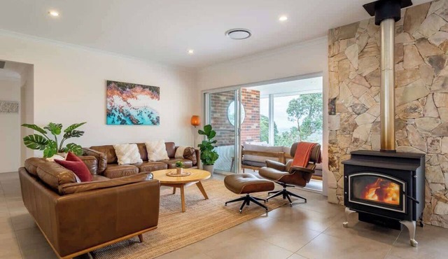 Summerville Treetops: A Stunning Valley Retreat in Yallingup Siding