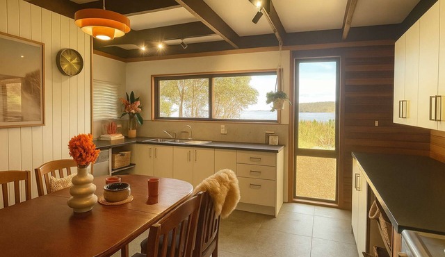 Sunset Beach - Beach front family home - Sleeps 8 in Garden Island