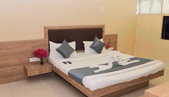 sunshine lodge in Baramati