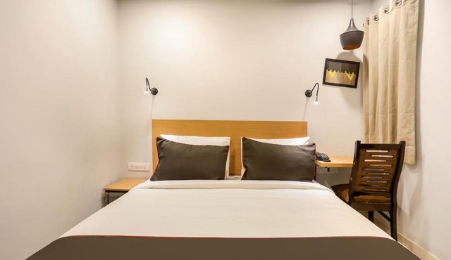 Super Collection O Le Noida Hotel Near Sector 76 Metro Station in Noida