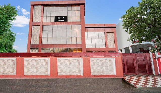 Super Hotel O Jankipuram Vikas Nagar