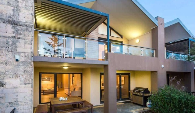 Surfside 8—Spacious Retreat on Yallingup Beach in Yallingup