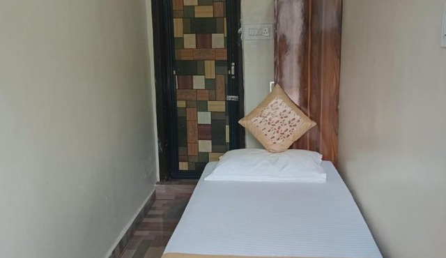 Swaraj Inn in Parādīp Garh