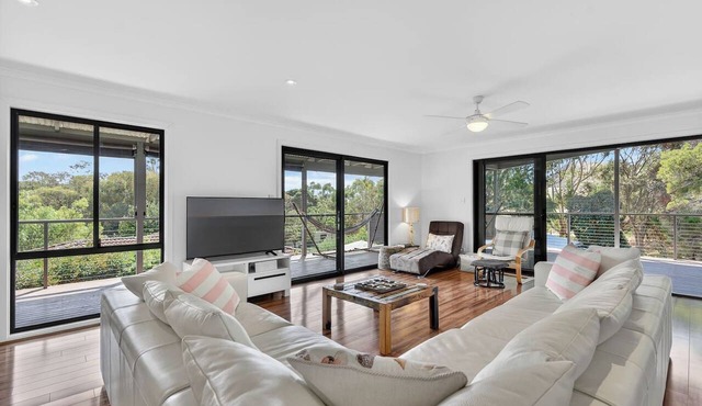 Swell Beach House - Families Walk to the Beach in Second Valley