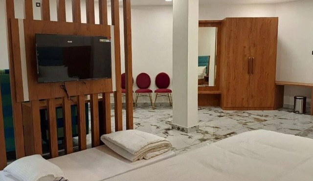 Tej Hotel & Restaurant