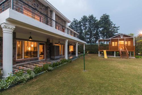 The Banyan Abode by StayVista - 6BHK Pet-Friendly Villa with Pool Table in Manesar