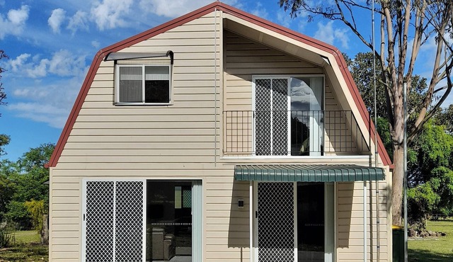 The Barn is a self-contained family-friendly accommodation in a rural setting in Bundamba