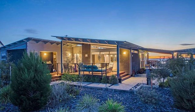 "The Breeze House" luxury family escape in Peppermint Grove Beach