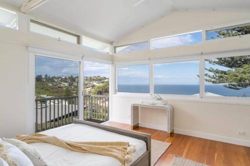 The Bungan - Beachfront w Access to Bungan Beach in Newport