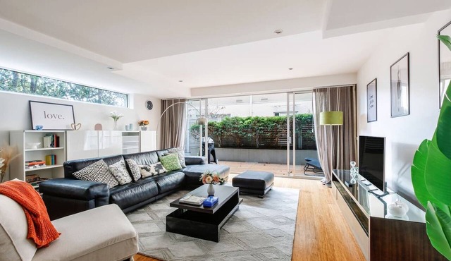 The Dandy Relaxed Living near St Kilda Beach and CBD in Caulfield North