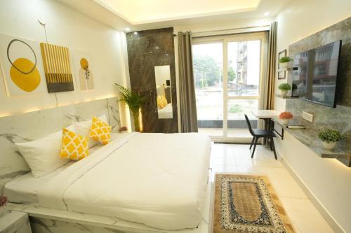 The Empire Corporate Studio Hotel Sector 43 ,Golf Course Road , One Horizon Center in Gurgaon