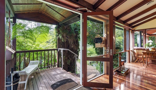 The Forest Studio King Suite w Kitchen and Forest Hill Views in PEMBERTON