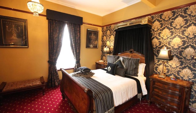 The Grand On Macfie in Devonport