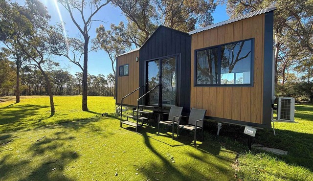 The Kookaburra - Bushland Views & Cozy Loft in Canoelands