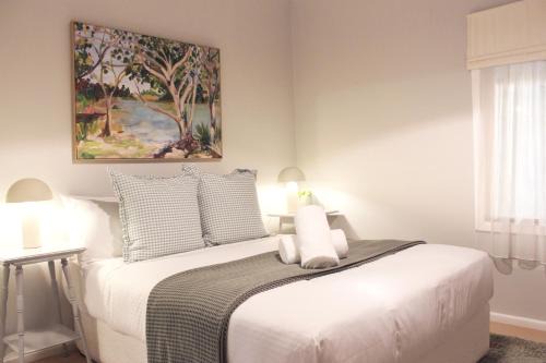 The Little White Cottage - Country Elegance Near CBD in Mudgee