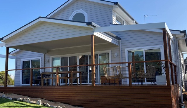 The Loft is everything you want for a luxury time away walking distance to beach in Beachport