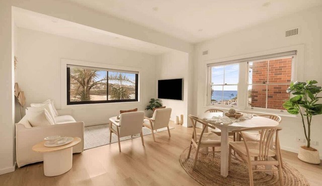 The Lookout | Ocean Views & Whale Watching in Bronte
