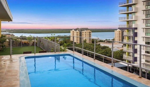 The Midas Touch | Rooftop Pool & Free Parking in Darwin City