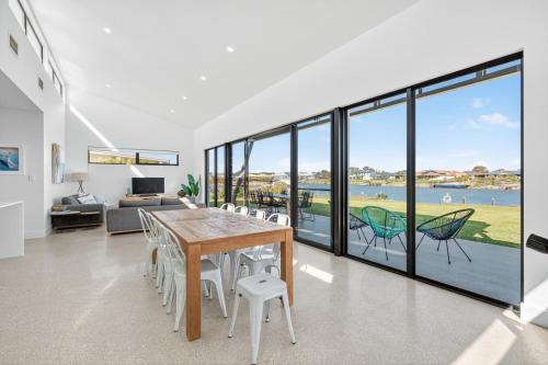 The Pavilion on Wentworth - A Tranquil Lagoon Escape in Hindmarsh Island