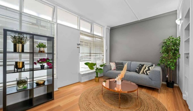 The Perfect St Kilda Summer Base Next to Beach in Saint Kilda West