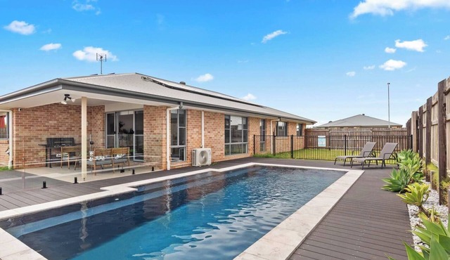 The Pool House Spacious Family Stay at Hervey Bay in Urraween