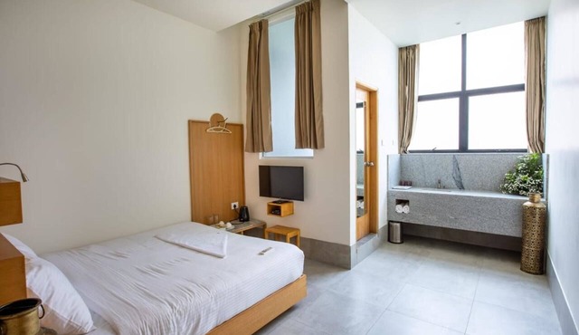The Quarters Business Hotel