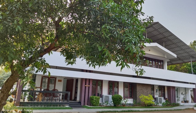 The Reds Heritage. Spacious rooms, vast gardens with a refreshing pool.
