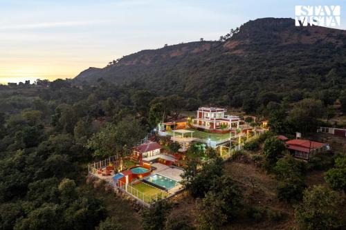 The Redstone Villa by StayVista - 4BHK with Bar & Private Pool in Kolhapur