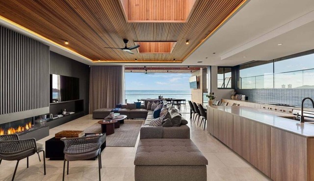 The Sands, Absolute Beachfront Mansion, Kiama Downs in Kiama