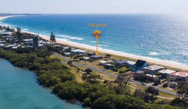 The Spot | Absolute Beachfront 70s Home with Amazing Ocean Views! in Wooli