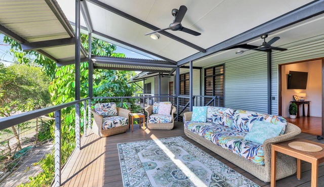 The Treehouse | Big Balcony | 3Bd, 2 Bth with Spa in Parap