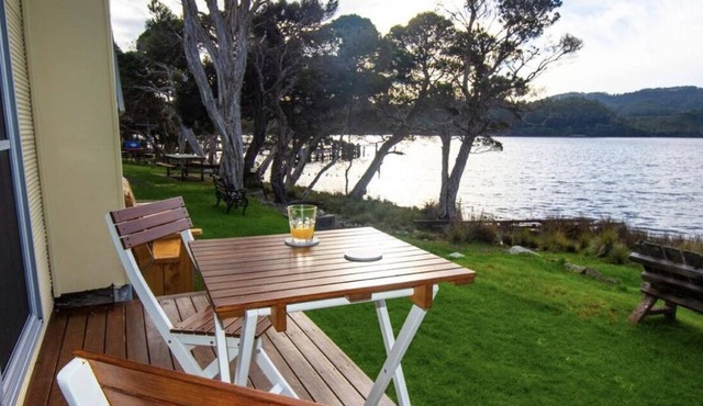 Tiny house perfect couples retreat on the shore of Lettes Bay in Strahan