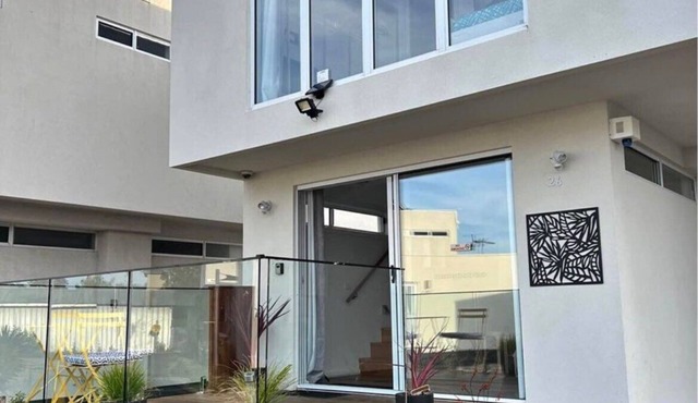 Tiny Villa, Only a Hop, Skip, Jump to the beach in Capel Sound