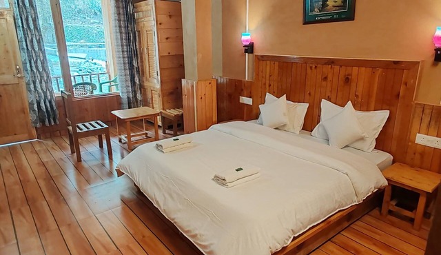 Tirthan Riverside Cottage in Banjar