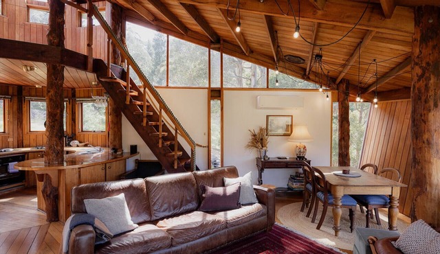 Tranquil bush home 15mins to CBD. Forest views, bath tub & underfloor heating in Ridgeway