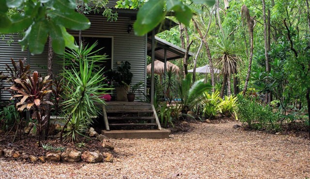 Tranquil bush paradise retreat, architecturally designed for tropics with pool in Wagait Beach