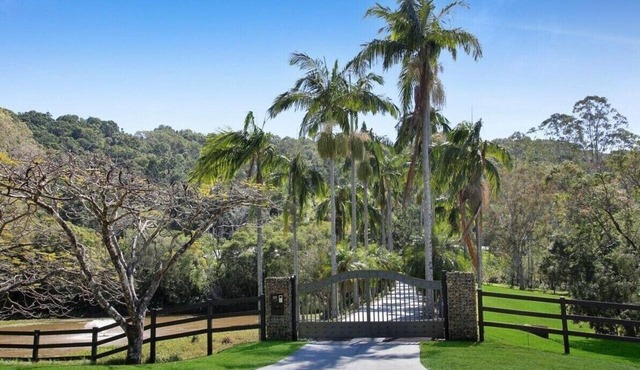 Tranquil Hinterland Escape with Sauna in Piggabeen