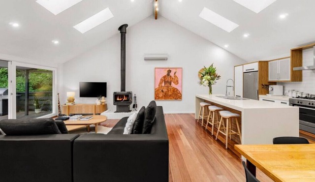 Tranquil, open-plan designer escape 25km from CBD in North Warrandyte