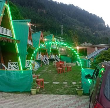 Treehouse for couple nr mall road