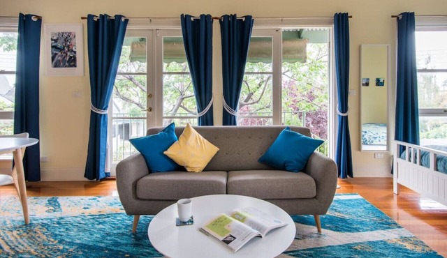 Treetops Studio, Bright and Roomy, in Fitzroy North in Fitzroy North
