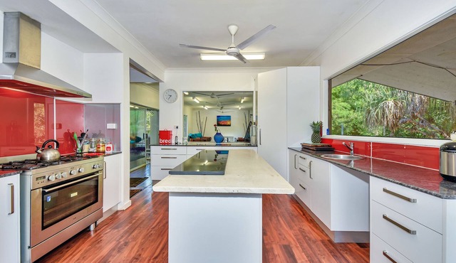 Tropical Bamboo House in Howard Springs