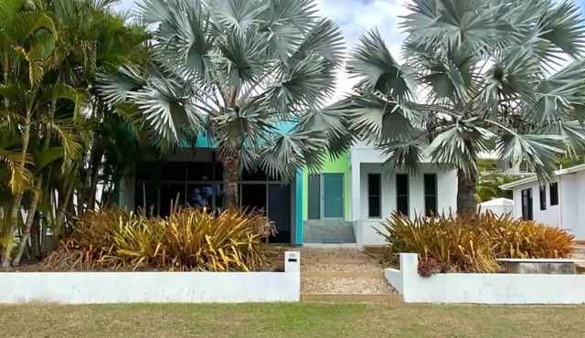 Tropical Blue in Hideaway Bay