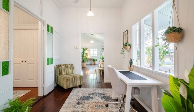Tropical getaway 10 min to city Vacation Home in Hermit Park in Hermit Park