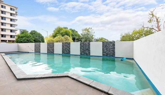 Tropical Horizons Chic Family Stay with Pool in Darwin